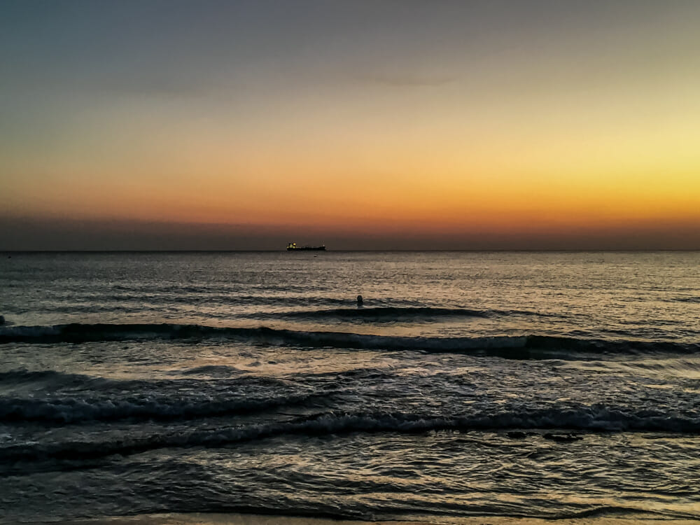 coucher de soleil depuis la plage baia verde à Gallipoli