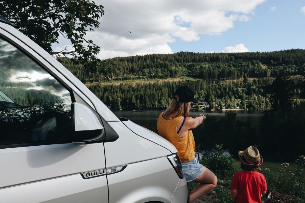 Van aménagé Roadsurfer sur les routes de la Forêt Noire