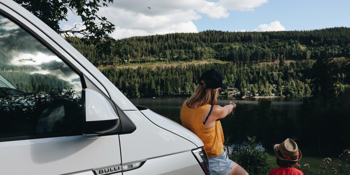Van aménagé Roadsurfer sur les routes de la Forêt Noire