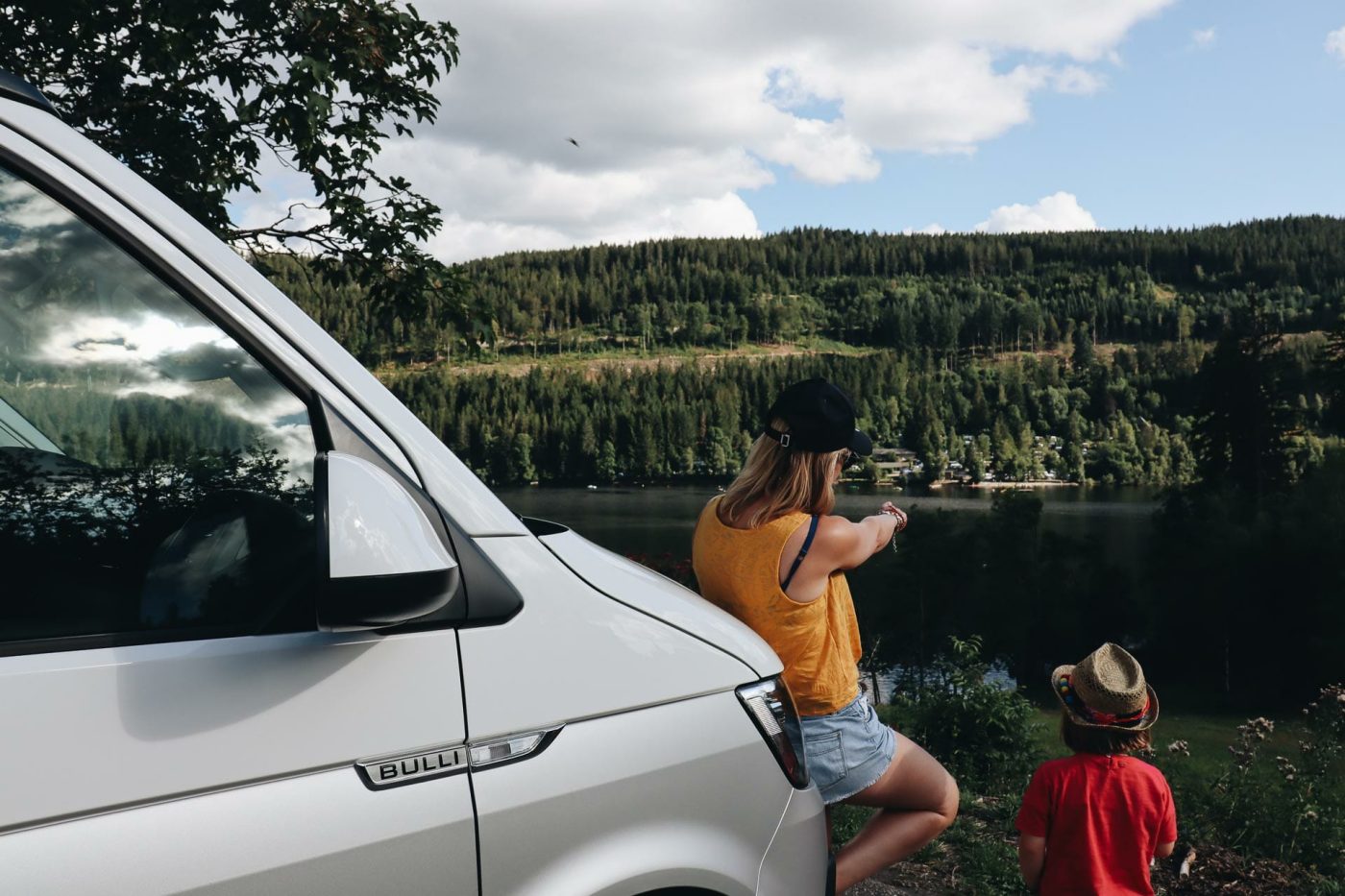 Van aménagé Roadsurfer sur les routes de la Forêt Noire