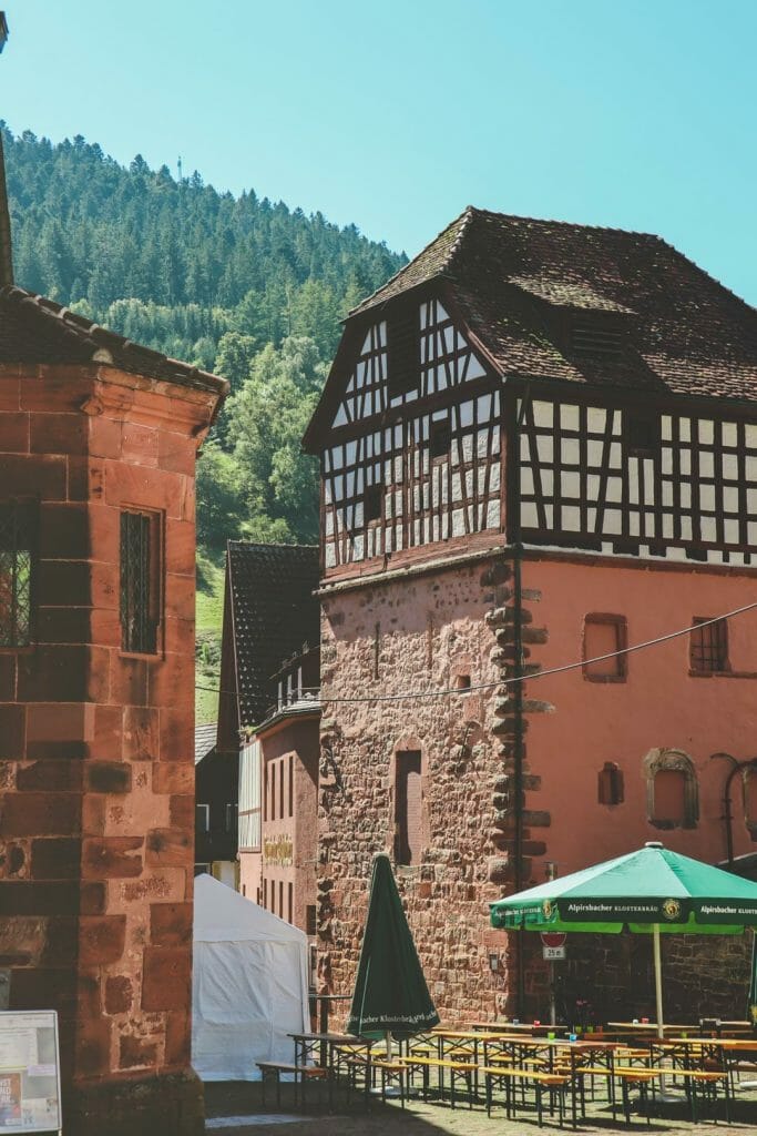 Maisons à colombages traditionnelles du village de Alpirsbach en Forêt Noire