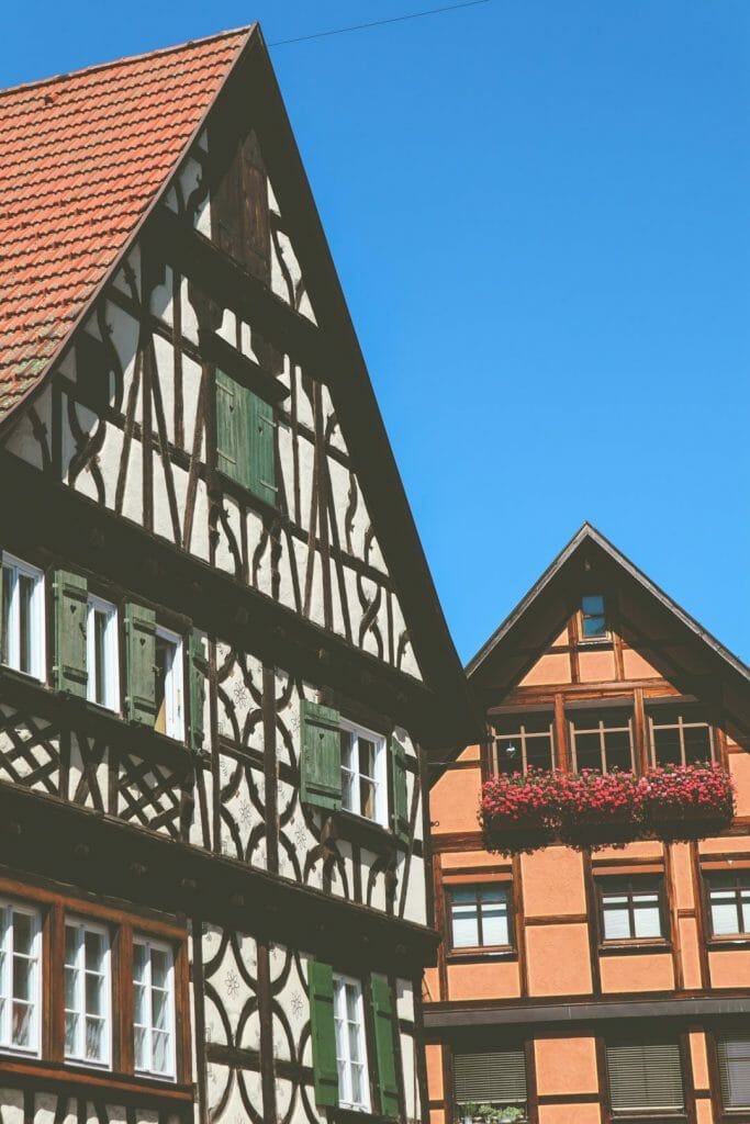 Maisons à colombages traditionnelles du village de Alpirsbach en Forêt Noire