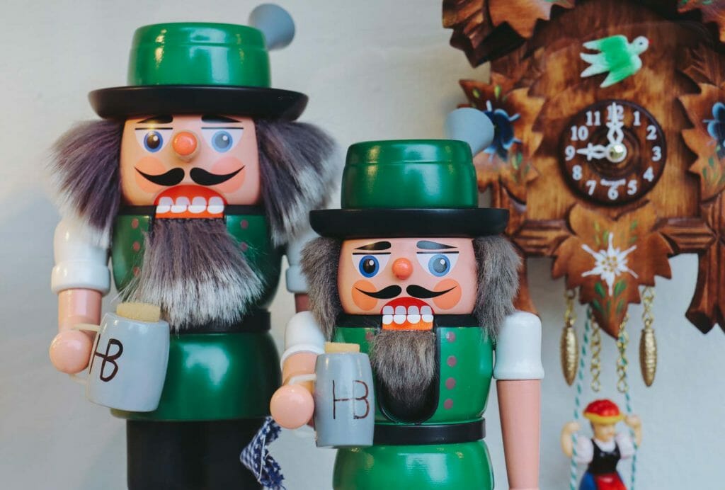 Boutique de décorations de Noël artisanales typiques d'Oberammergau en Allemagne