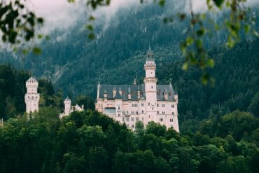 Visiter le château de Neuschwanstein sous le soleil lors d'un road trip en Bavière