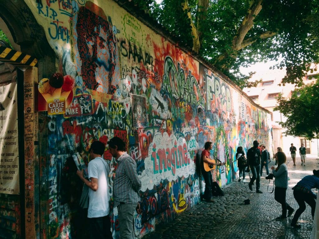 mur john lenon prague