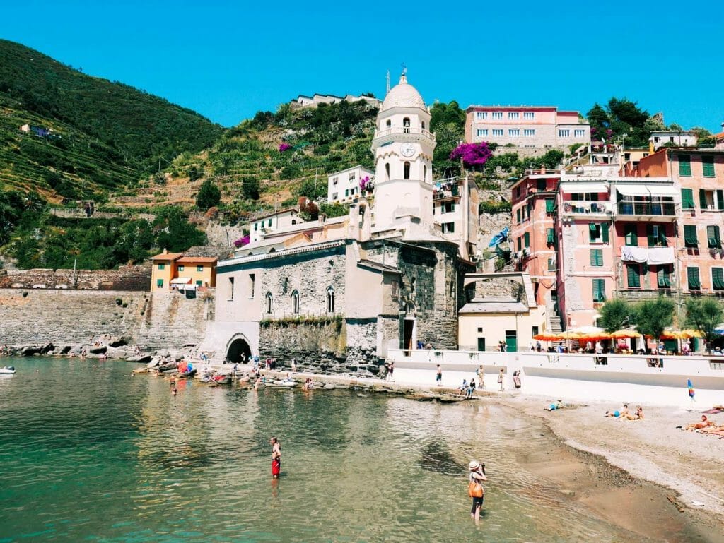 pied dans l'eau Vernazza