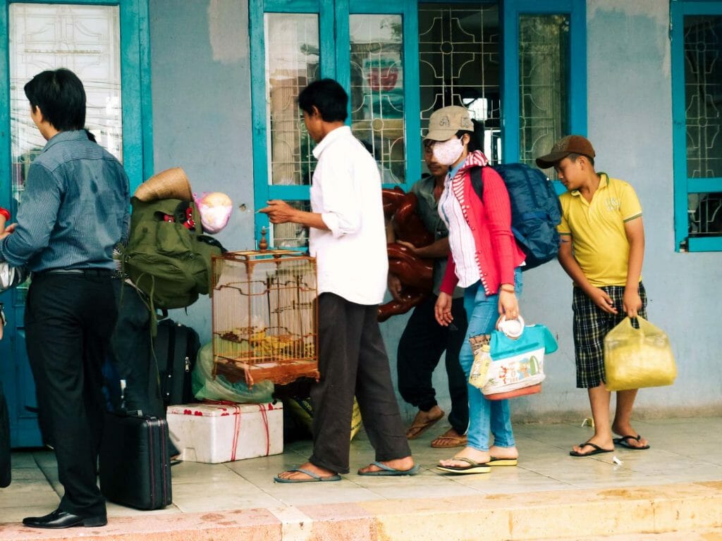 gare dong hoi vietnam