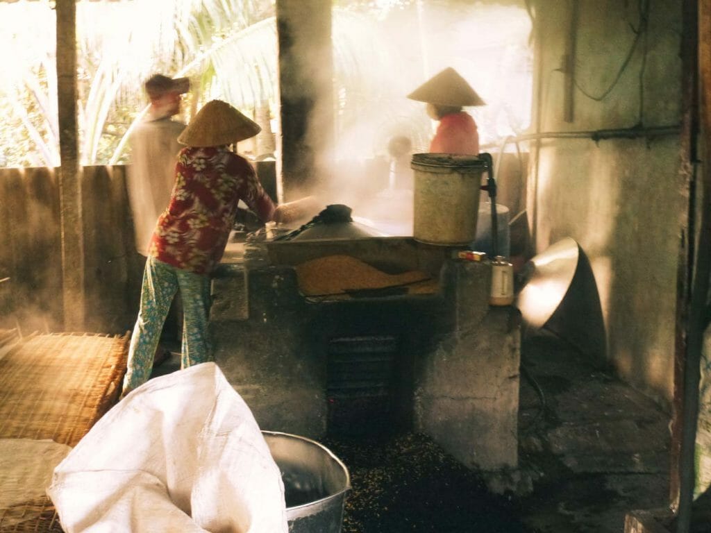 fabrique locale de papier de riz mekong