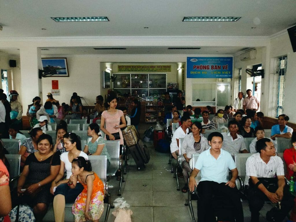 gare dong hoi vietnam