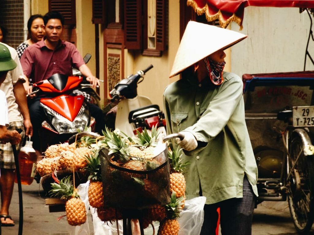 rue animée hanoi