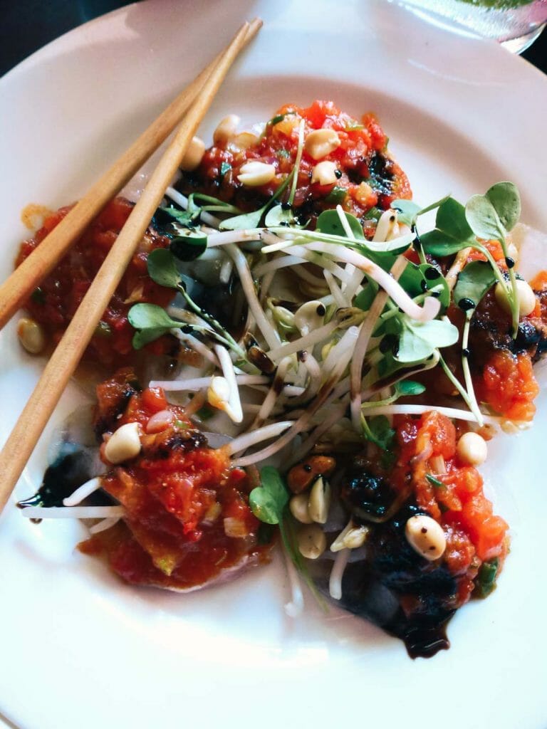 repas white rose vietnam