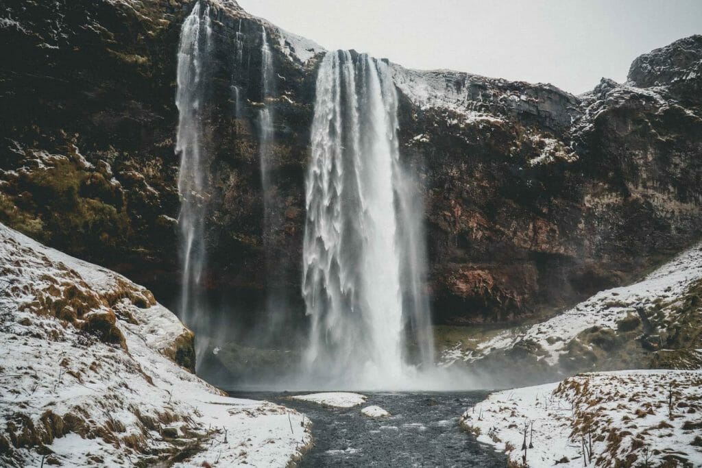 cascade Seljalandsfoss