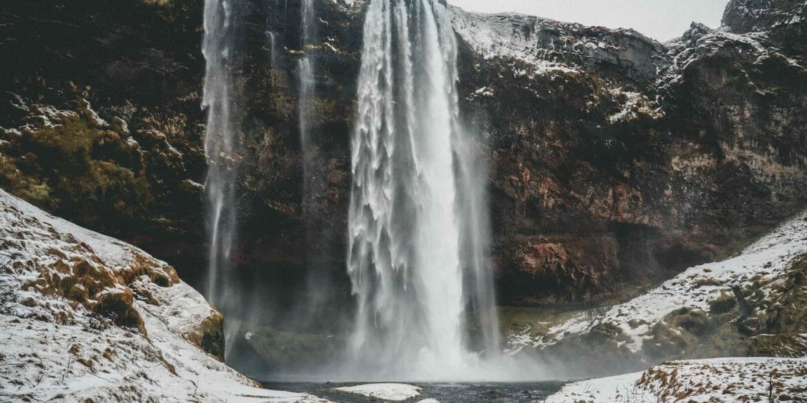 cascade Seljalandsfoss