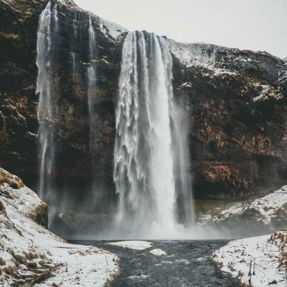 cascade Seljalandsfoss