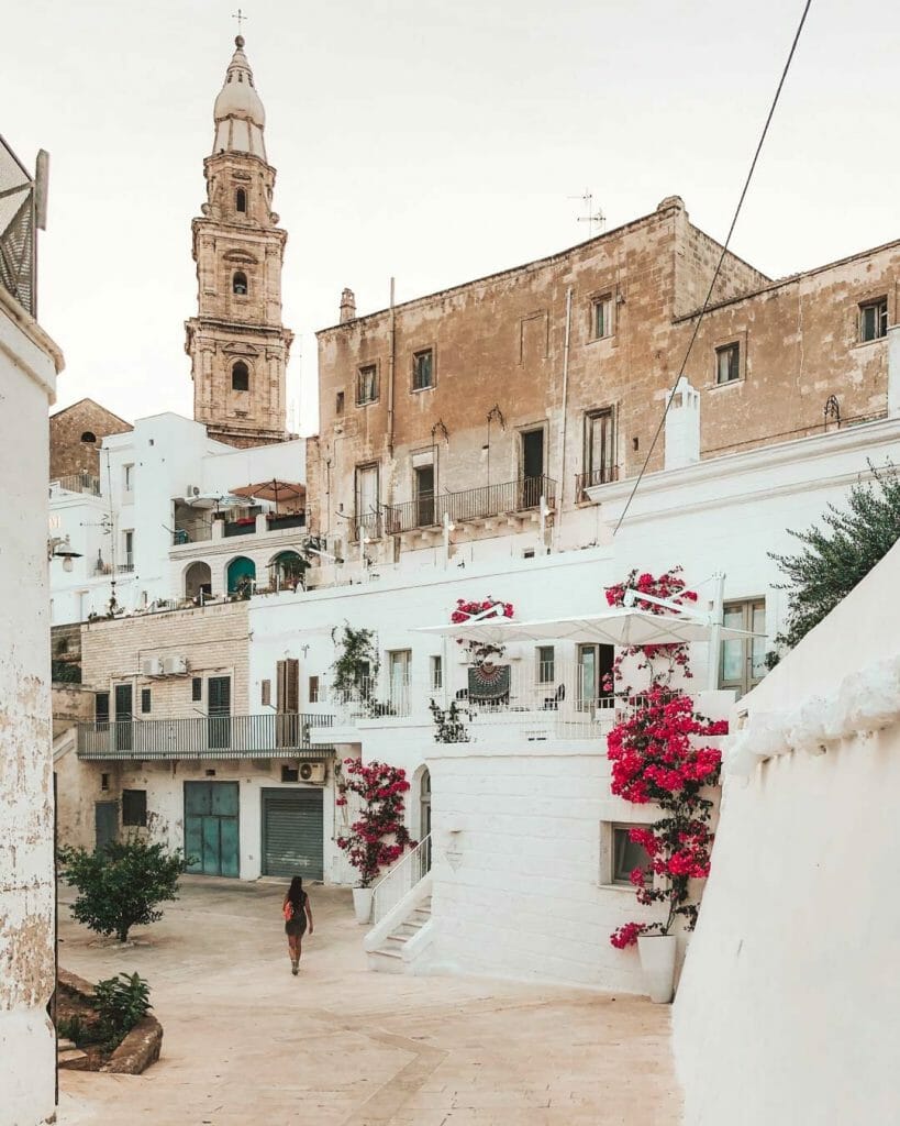 une ruelle de la ville de monopoli