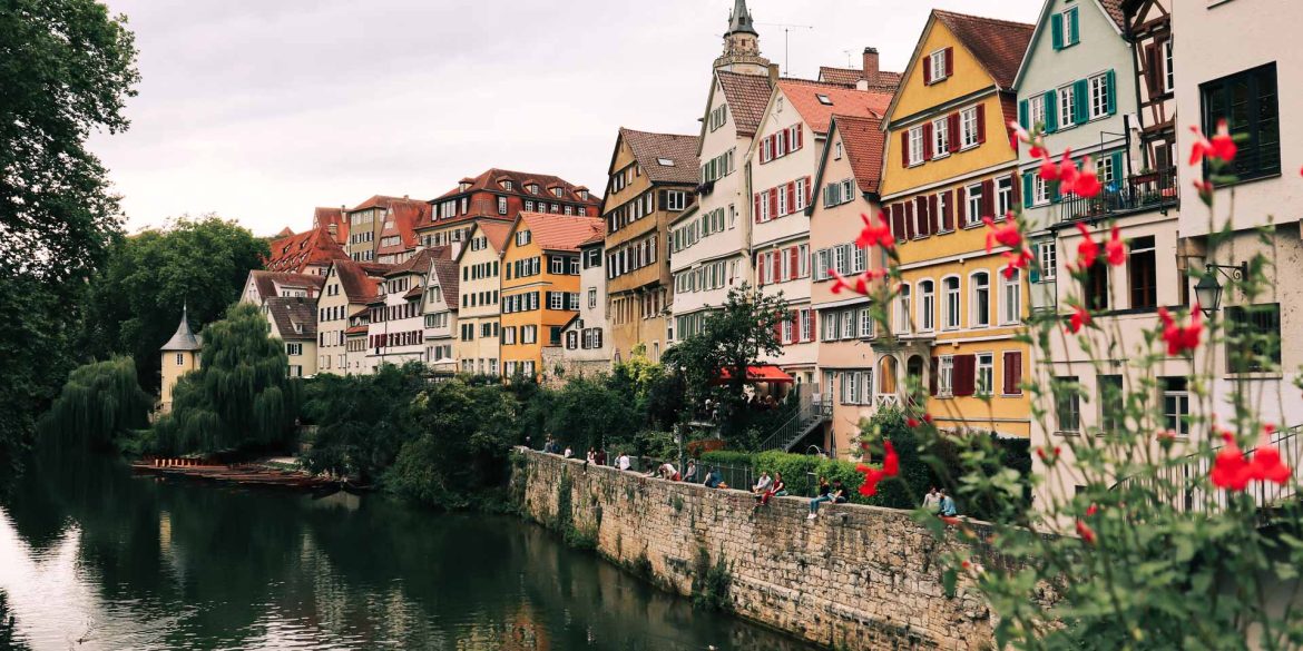 Maisons colorées à colombages sur les rives du Neckar à Tübingen