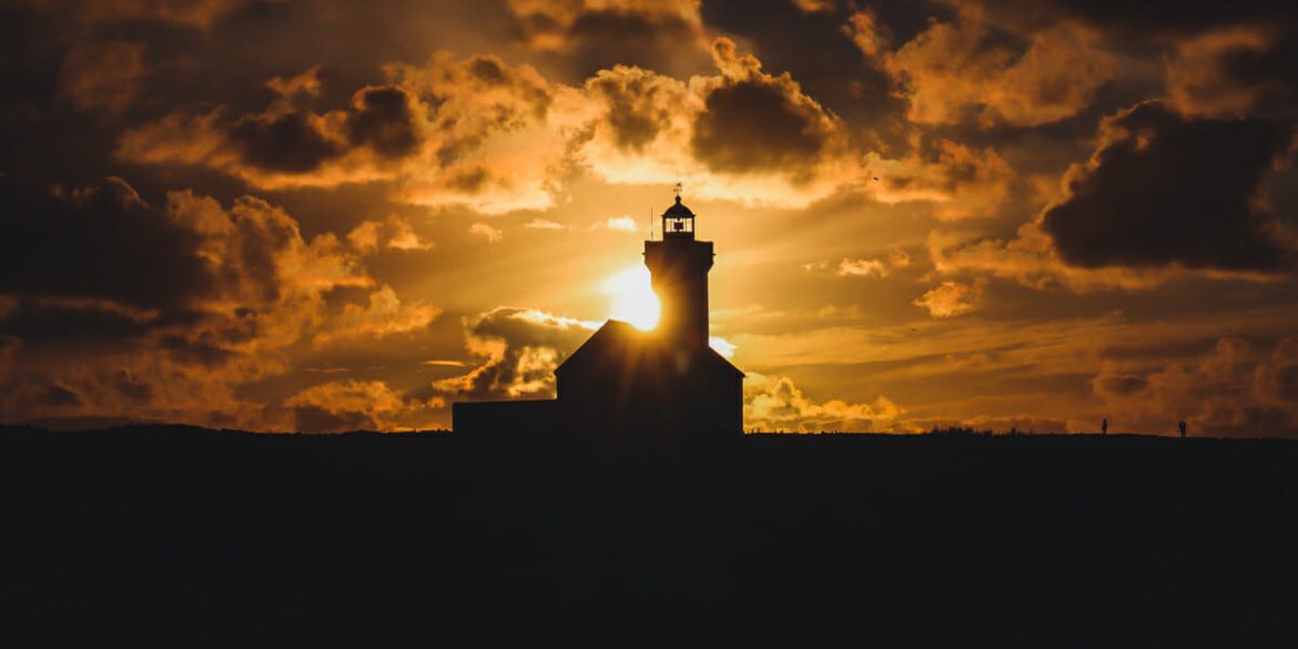 coucher de soleil phare des poulains