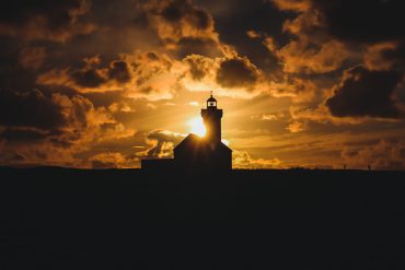 coucher de soleil phare des poulains