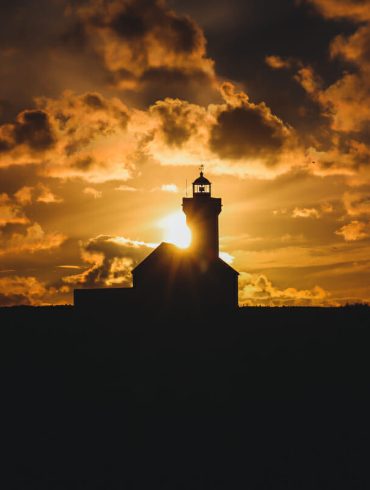 coucher de soleil phare des poulains