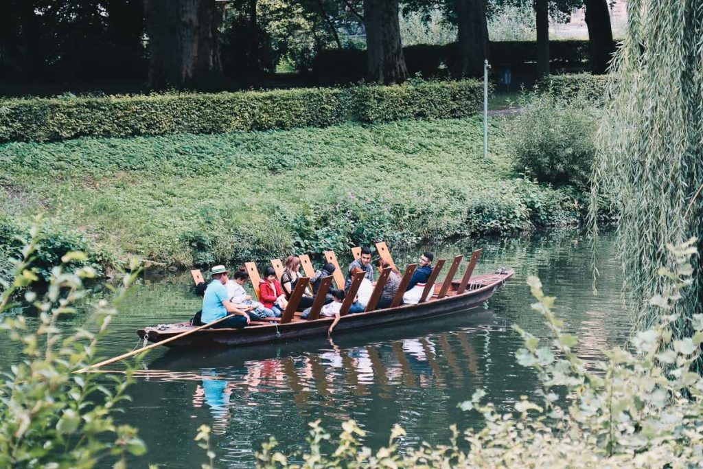 Tour en barque traditionnelle Stocherkahn sur le Neckar à Tubingue