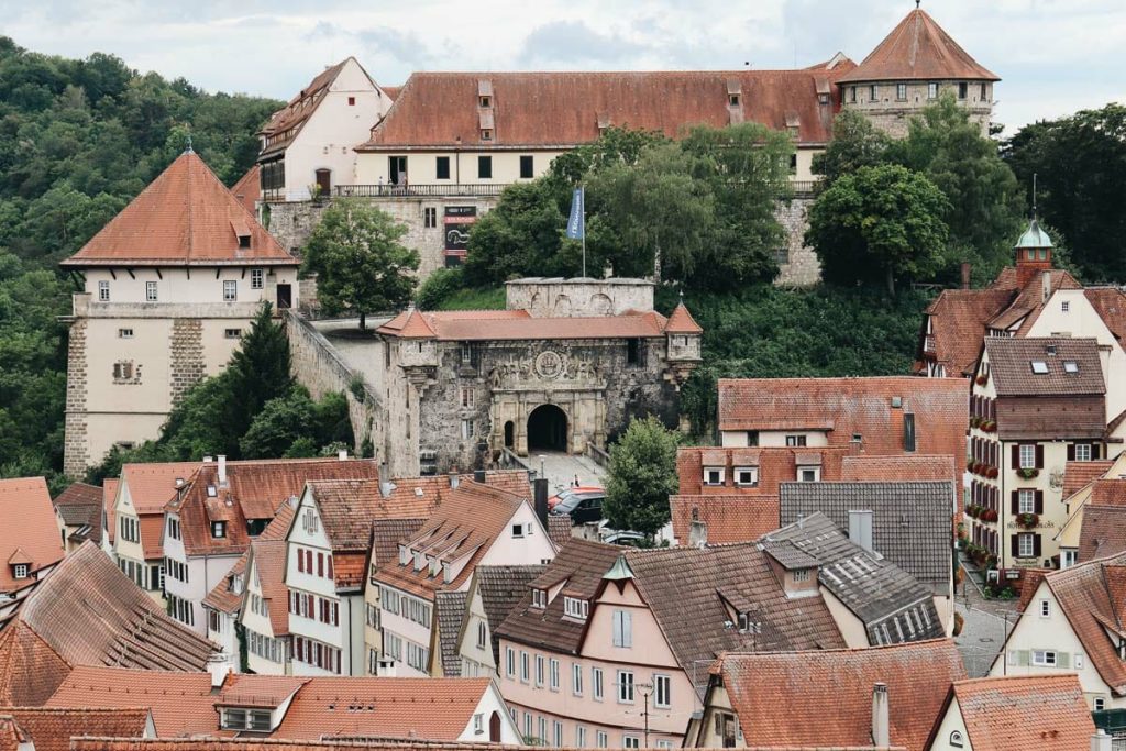 Entrée monumentale du château Hohentübingen dans la vieille ville
