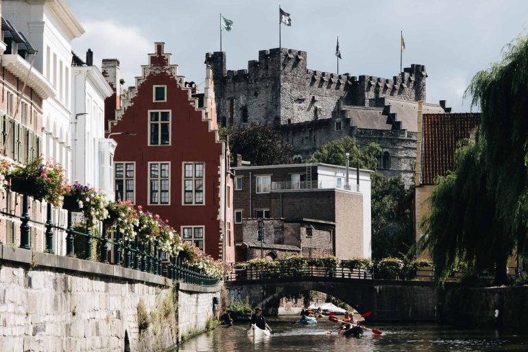 visiter Gand en kayak sur les canaux de Gand en Belgique, une façon originale de découvrir la ville