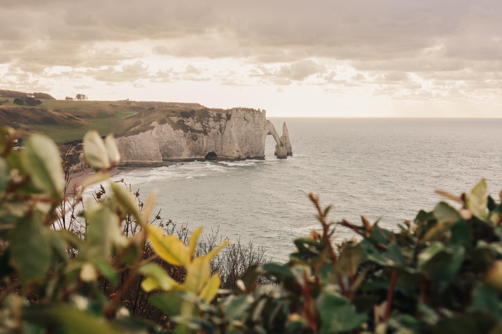 falaises d'etretat au coucher du soleil