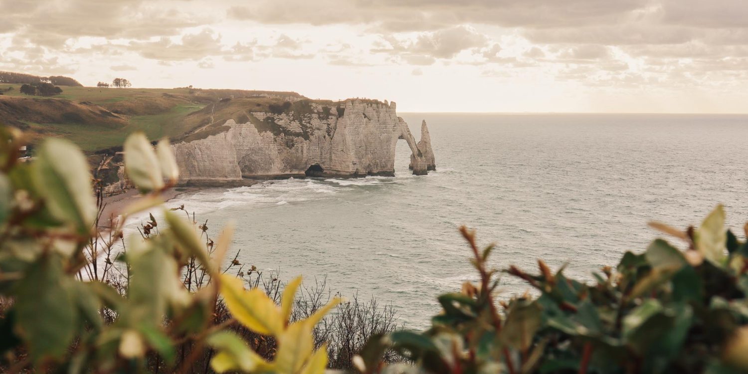 falaises d'etretat au coucher du soleil
