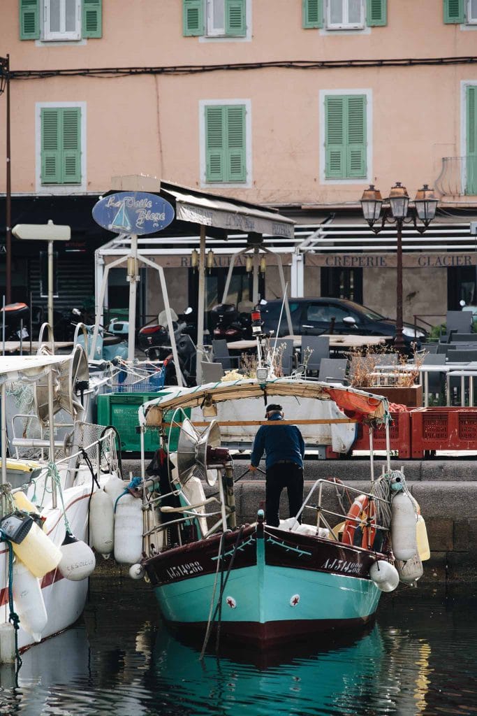 port ajaccio pêcheur