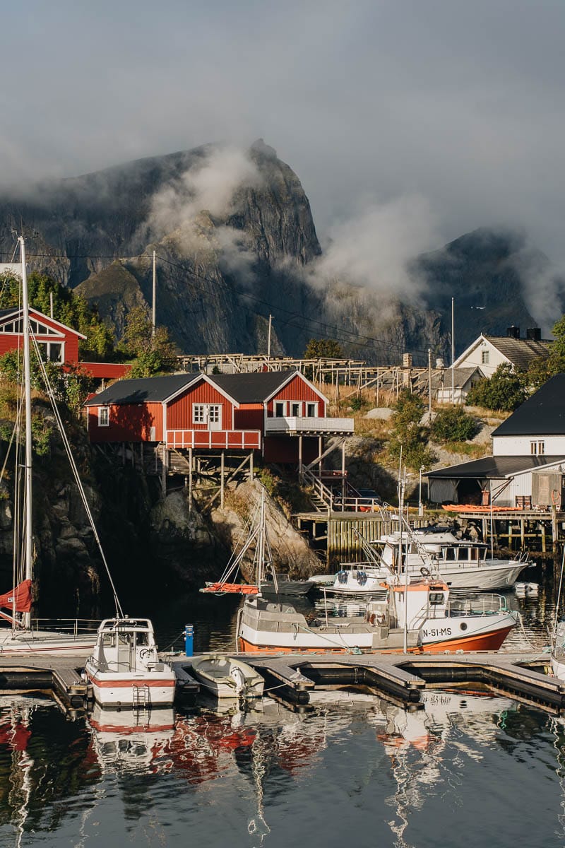 Road trip à travers les paysages spectaculaires des îles Lofoten, Norvège