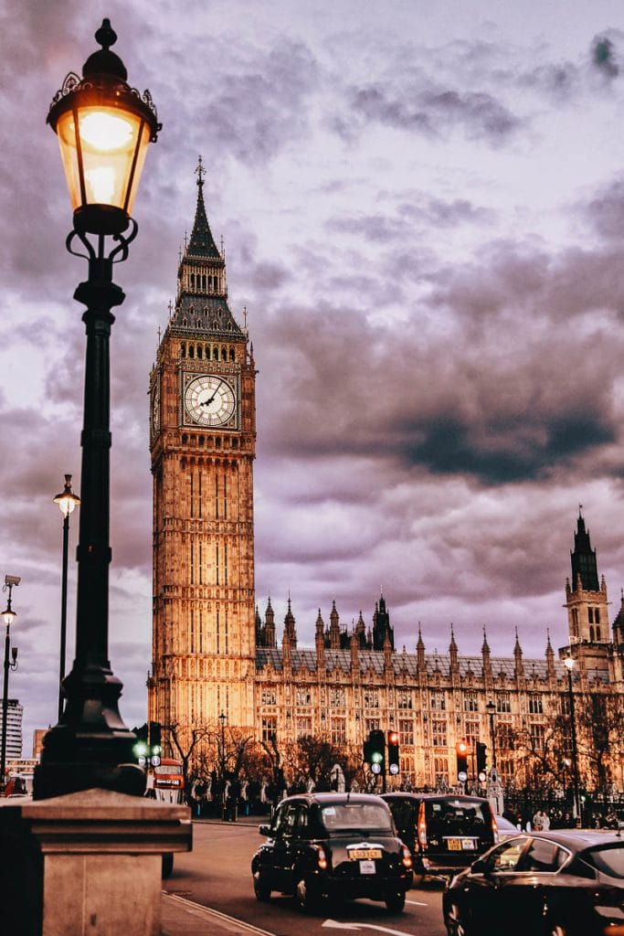 big ben à londre au coucher du soleil