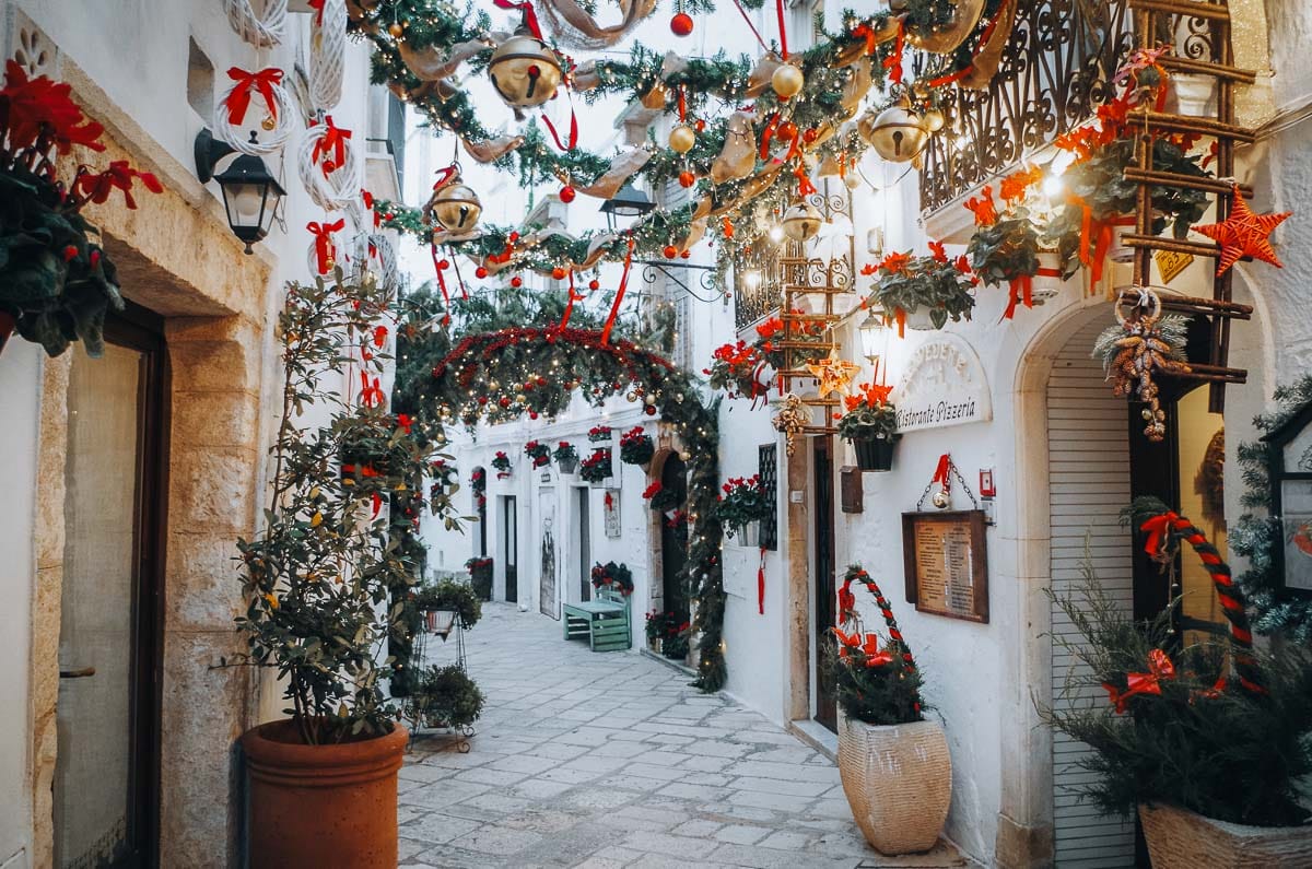 ruelles de Locorotondo à Noël
