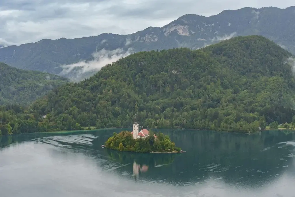 point de vue sur le lac de Bled après une randonnée