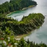 lac de fogo et ses eaux turquoise sur l'île de São Miguel aux Açores