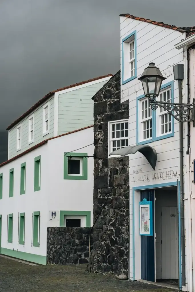 Bâtiment historique lié à l'industrie baleinière à Lajes do Pico aux Açores
