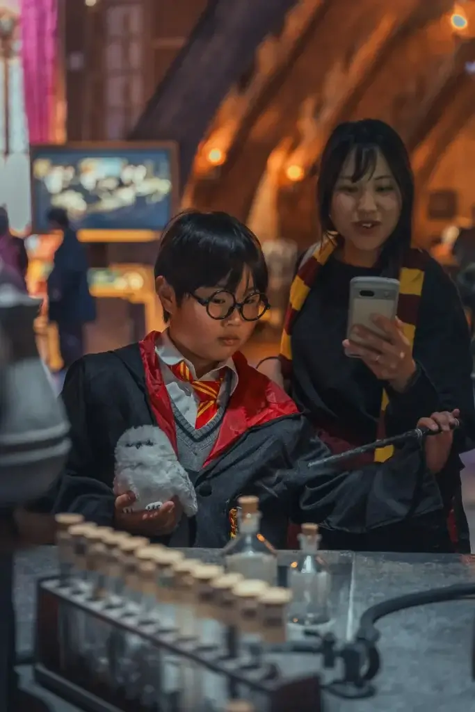 Enfant déguisé en Harry Potter au studio Warner Bros Studio de Tokyo