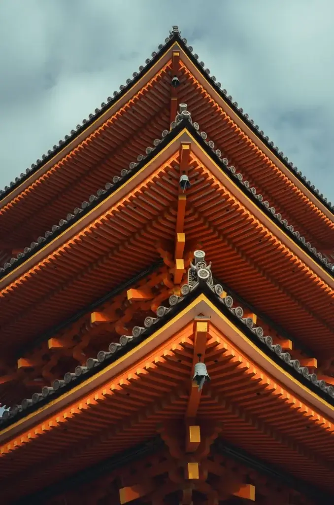 Détail des toits vermillon de la pagode à trois étages du Kiyomizu-dera à Kyoto