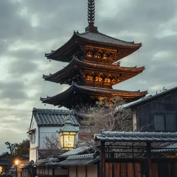 Pagode Yasaka illuminée au crépuscule dans le quartier d'Higashiyama à Kyoto, pendant notre voyage en famille en février